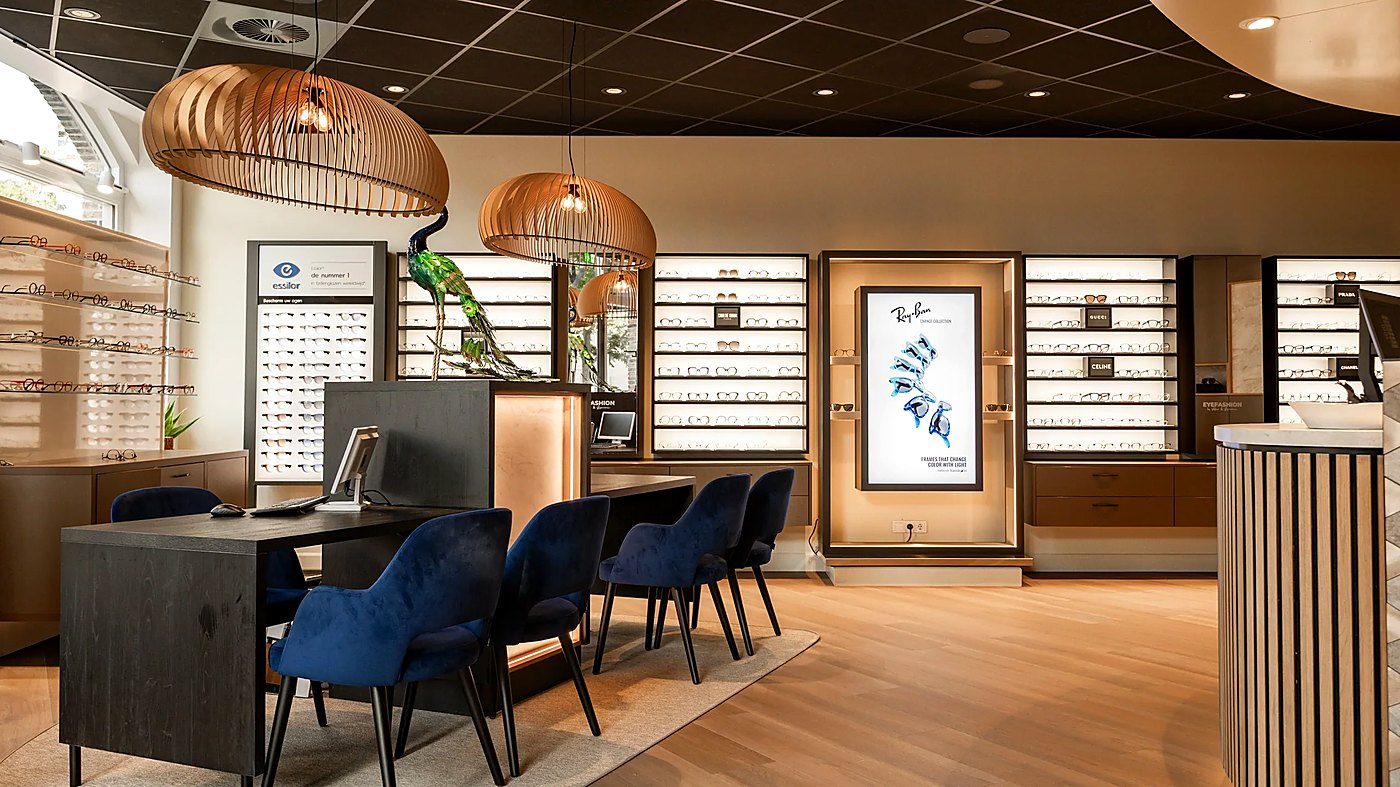 Agencement d'une boutique en bois et lumière chaude